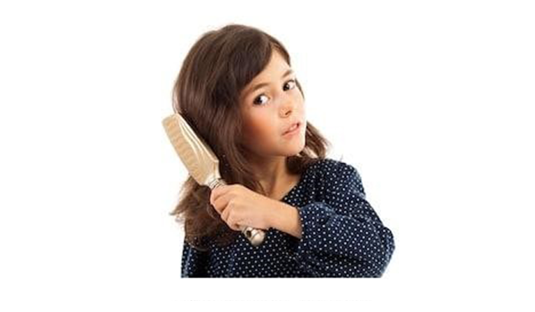 Detangle Hair Spray reduces hair breakage